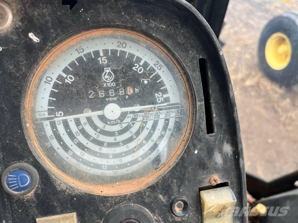 John Deere 4240 S Traktorit