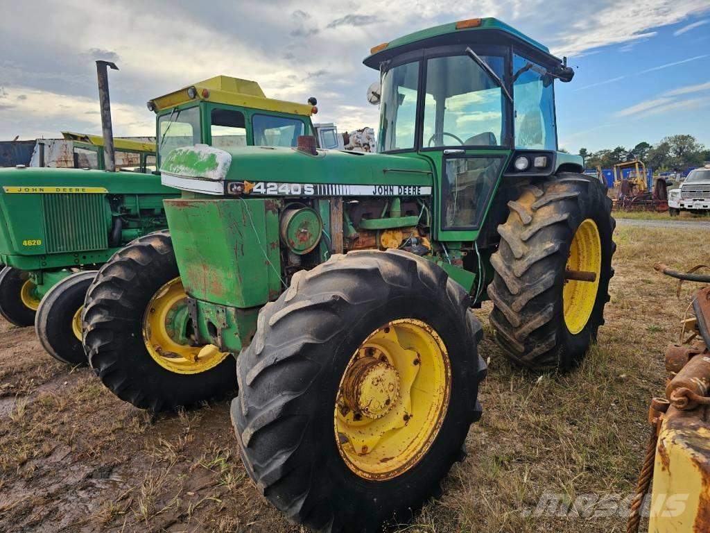 John Deere 4240 S Traktorit