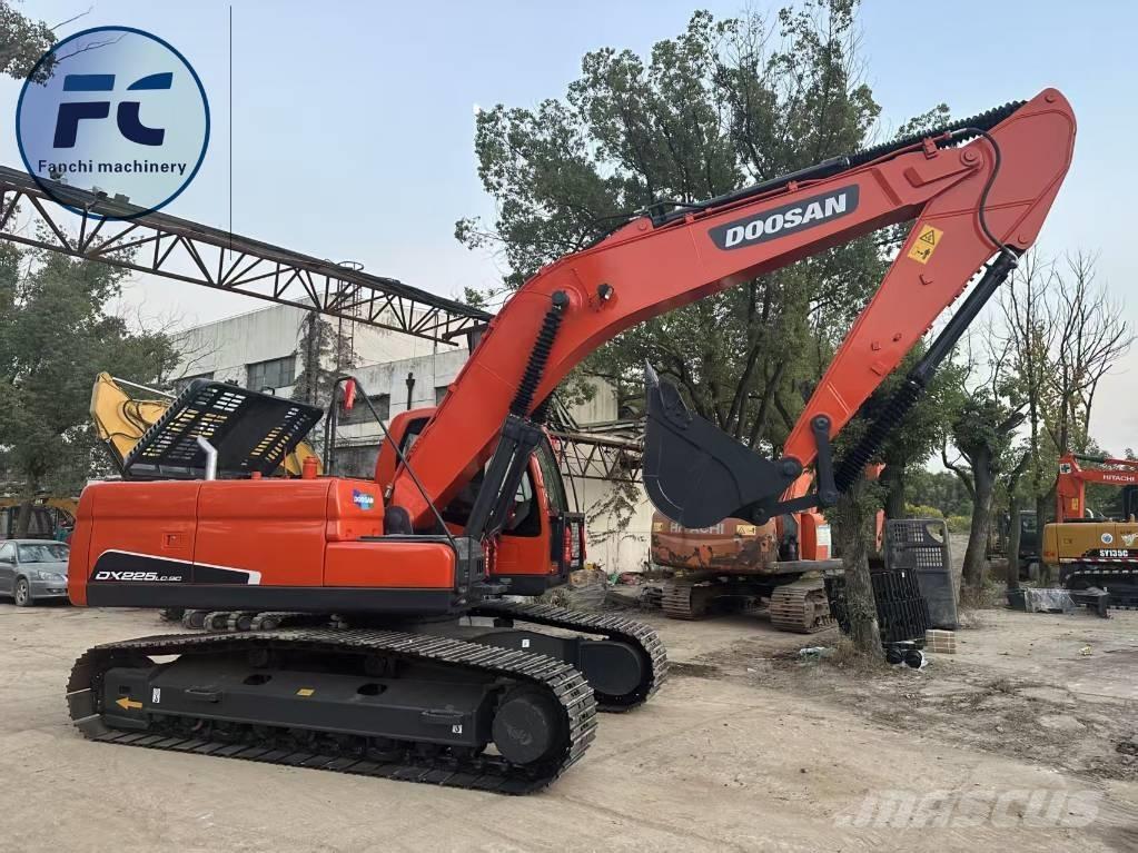 Doosan DX 225 LC Telakaivukoneet