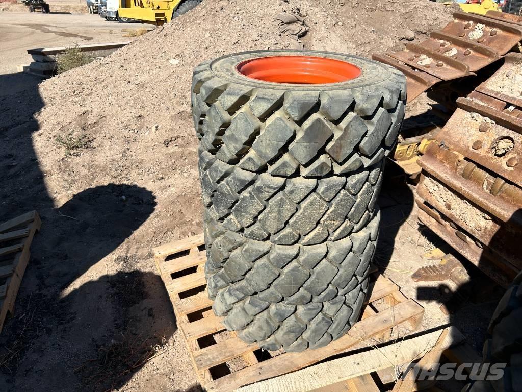 Bobcat 10x16.5 Tires Renkaat ja vanteet