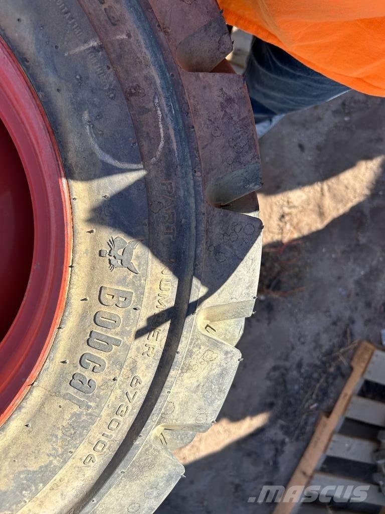 Bobcat 10x16.5 Tires Renkaat ja vanteet