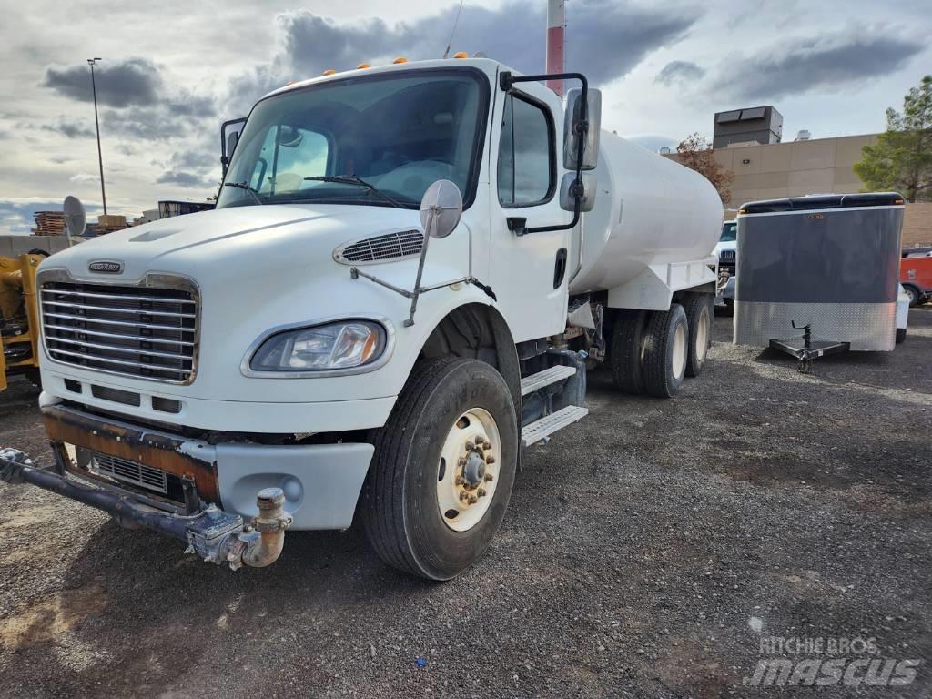 Freightliner M2-106 Vesisäiliöautot
