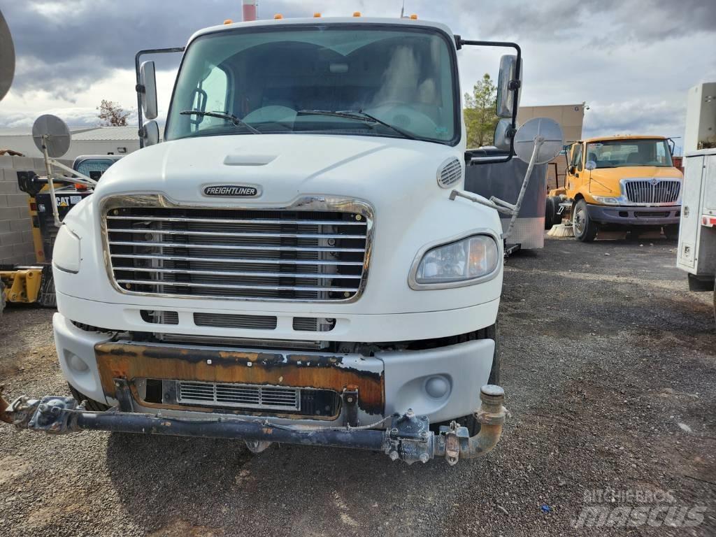Freightliner M2-106 Vesisäiliöautot