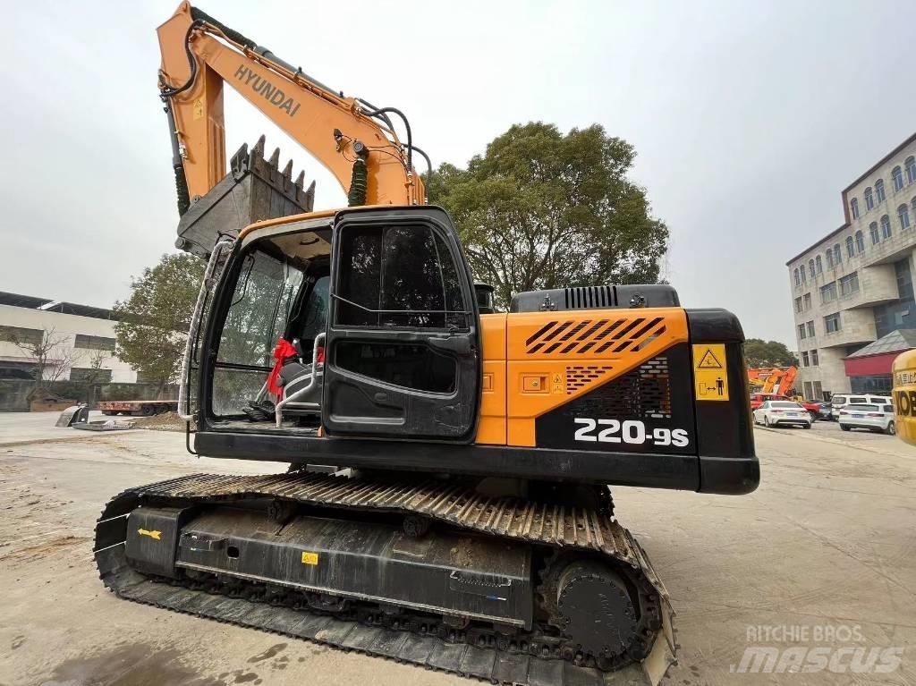 Hyundai R220-9S Pyöräkaivukoneet