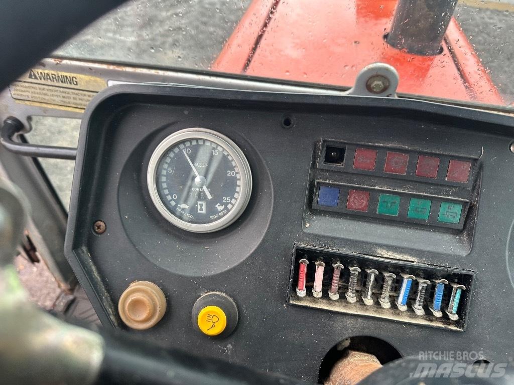 Massey Ferguson 690 Traktorit