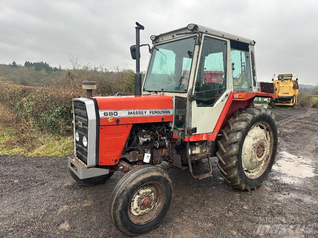 Massey Ferguson 690 Traktorit