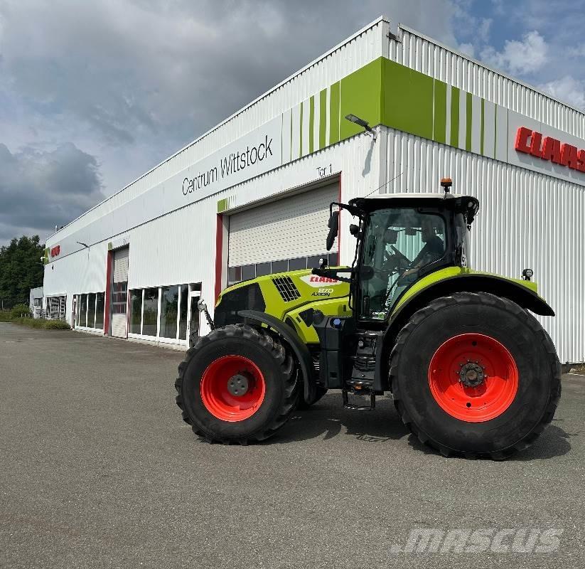 CLAAS Axion 870 Traktorit