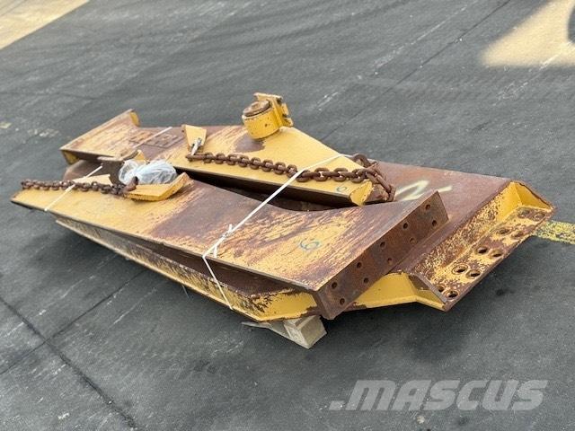 CAT 735 TAIL GATE Dumpperit