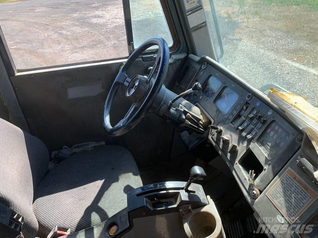 CAT 771 D Maansiirtoautot