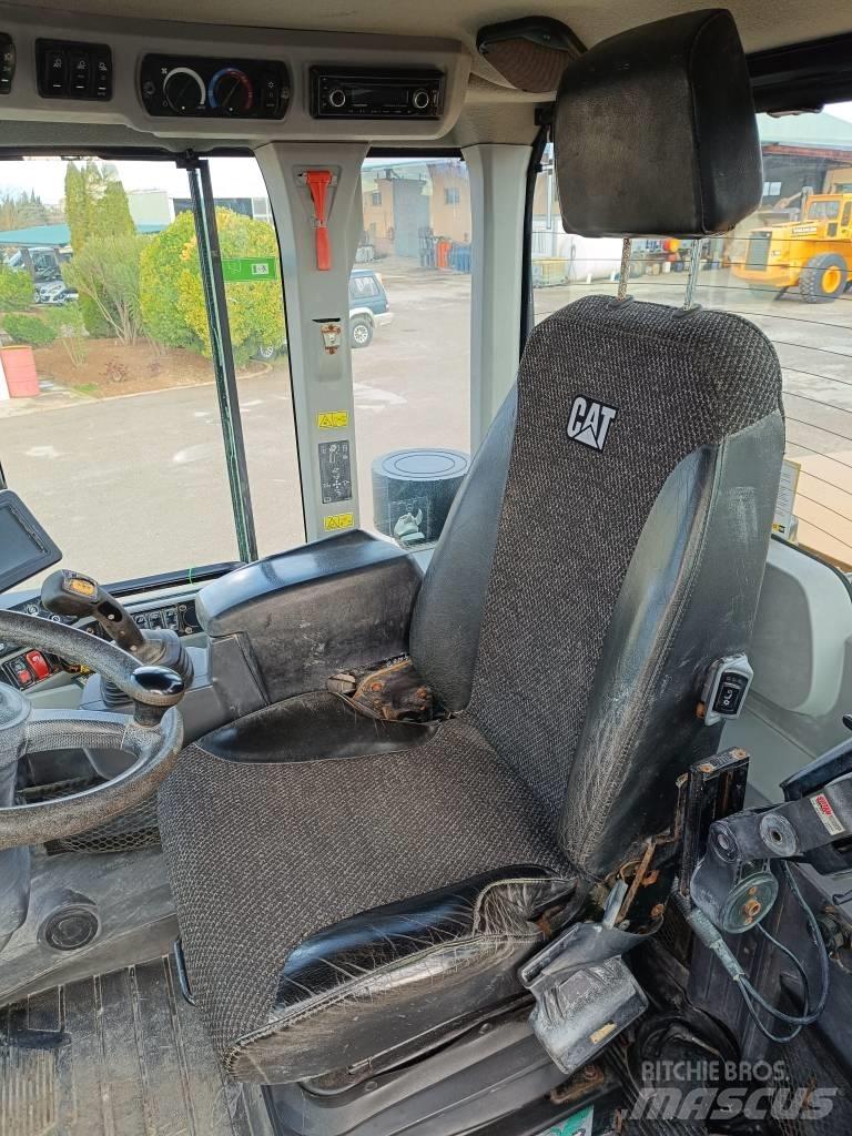 CAT 930M Pyöräkuormaajat
