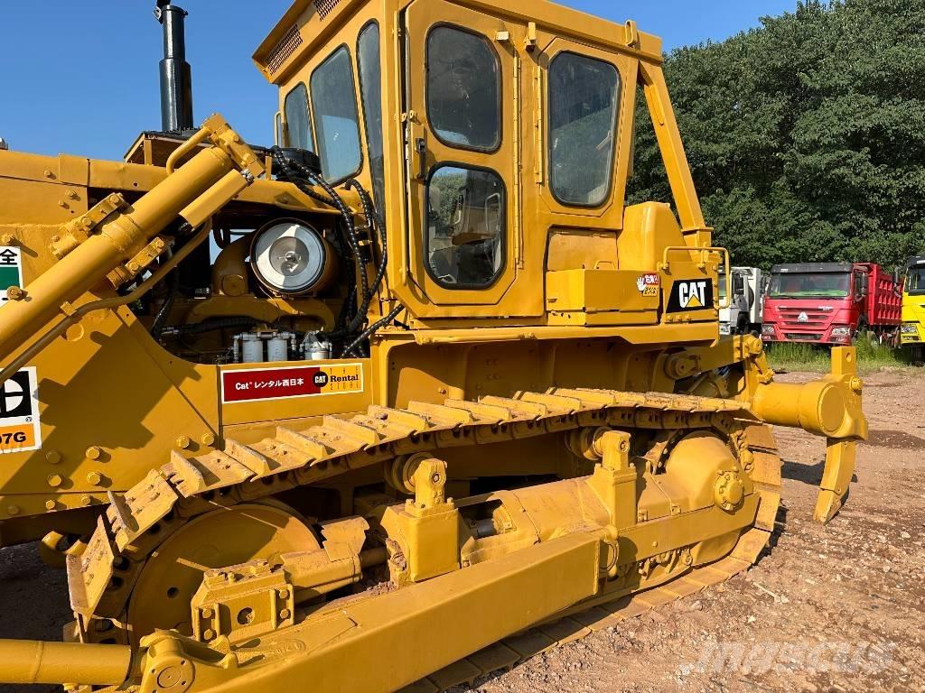 CAT D7G Telaketjupuskutraktorit