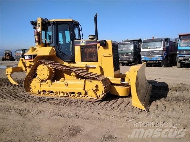 CAT D 6 M Telaketjupuskutraktorit