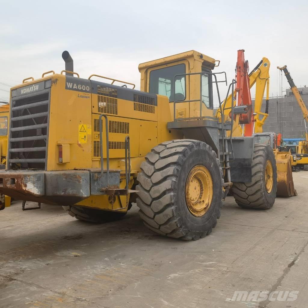 Komatsu WA 600-6 Pyöräkuormaajat