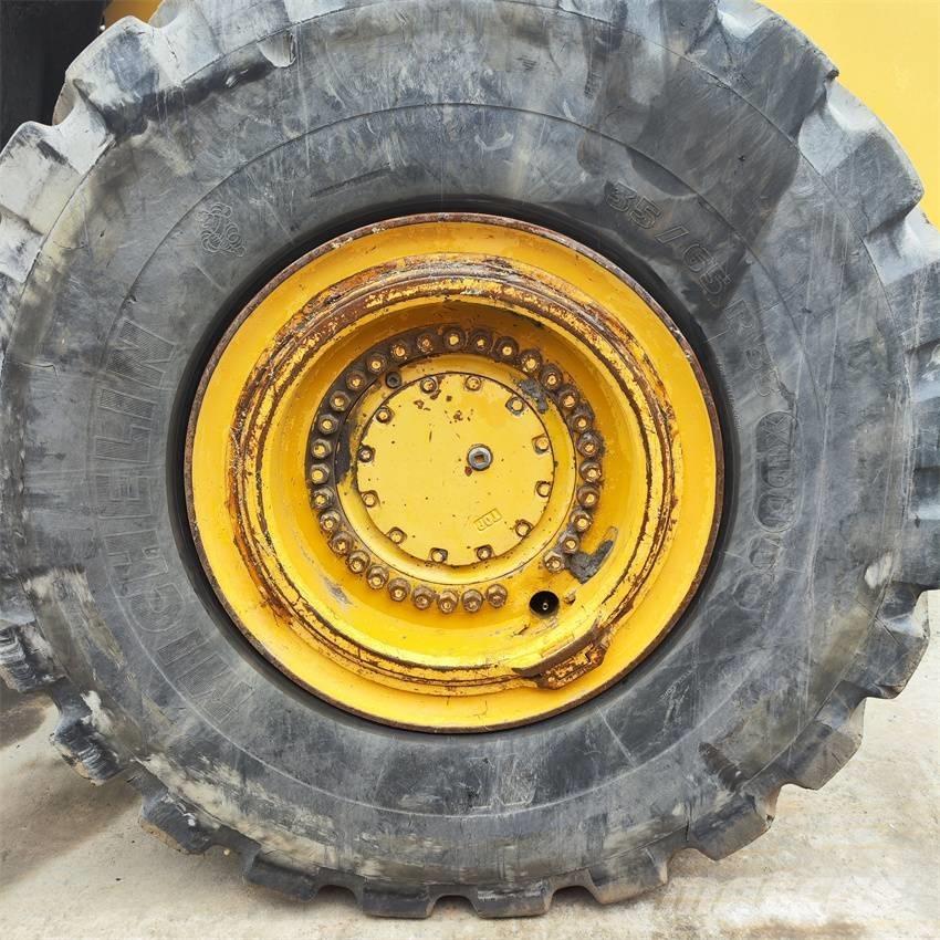 Komatsu WA 600-6 Pyöräkuormaajat