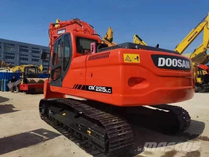 Doosan DX 225 Telakaivukoneet