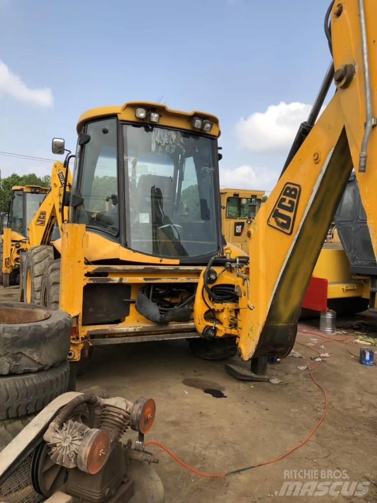 JCB 4 CX Kaivurikuormaajat