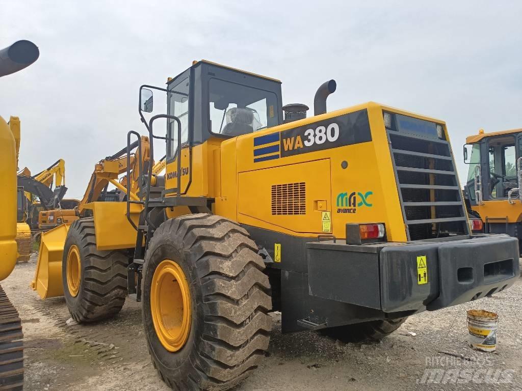 Komatsu WA 380 Pyöräkuormaajat