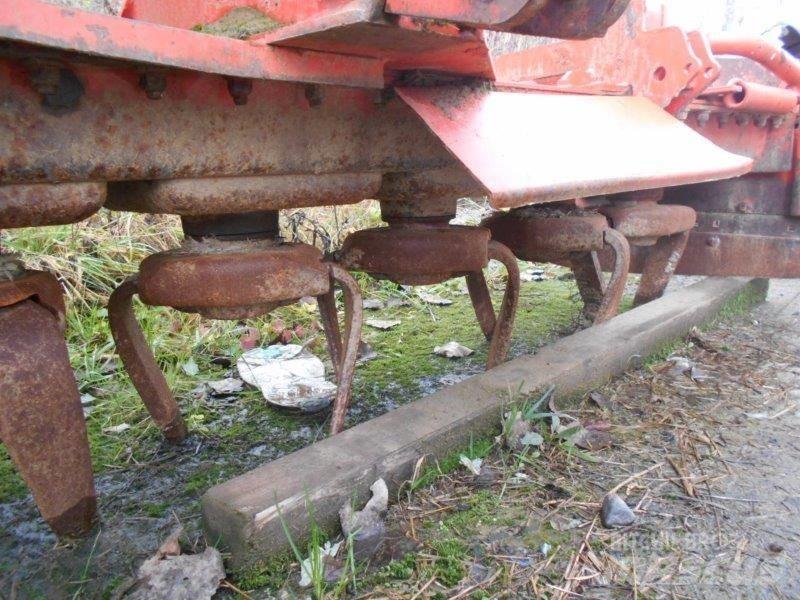 CLAAS Quadrant 1150 Kanttipaalaimet