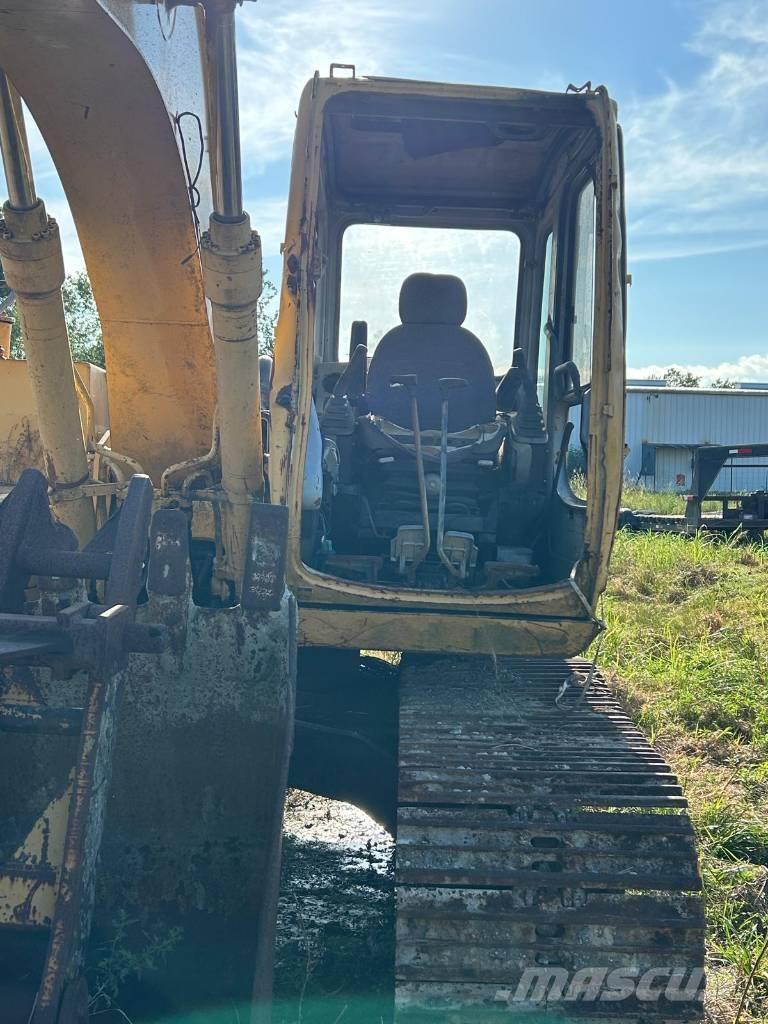 John Deere 120 Telakaivukoneet