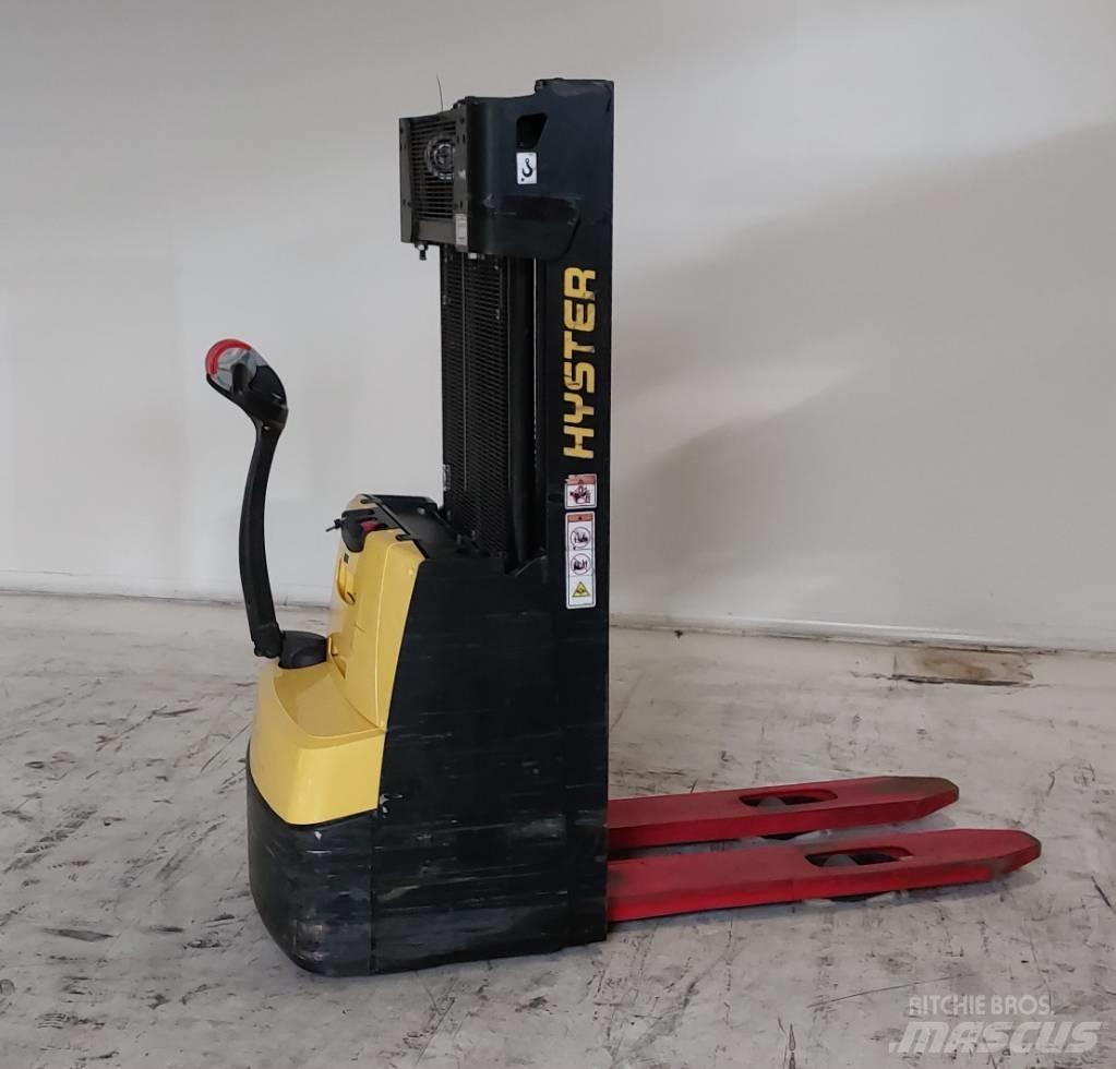 Hyster S 1.0 Käyden ajettavat pinoamistrukit