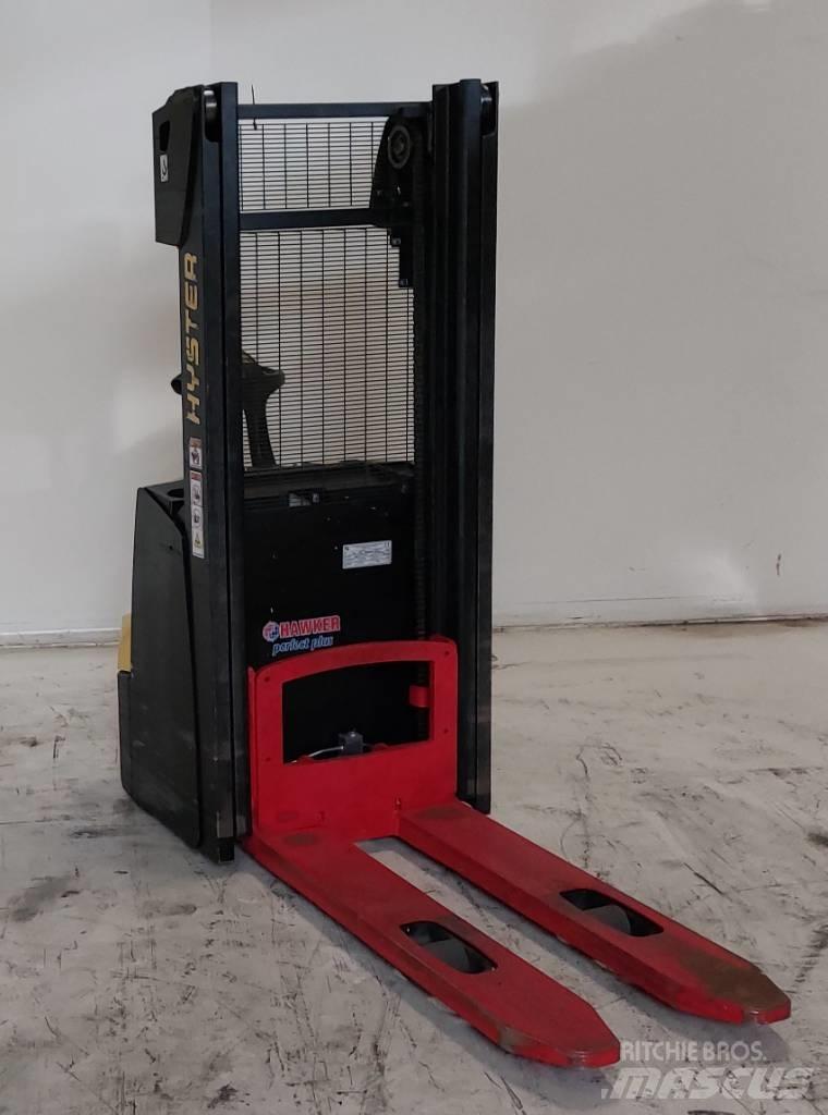 Hyster S 1.0 Käyden ajettavat pinoamistrukit