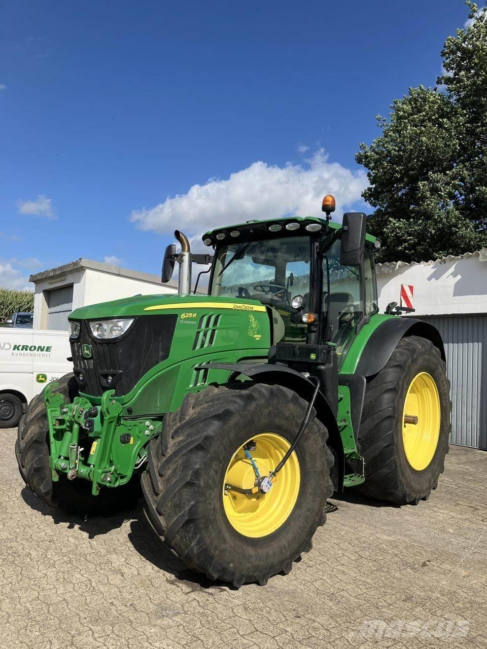 John Deere 6215R Traktorit