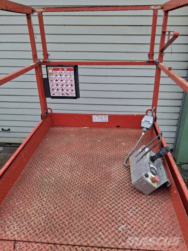 SkyJack SJ III 4632 Saksilavat