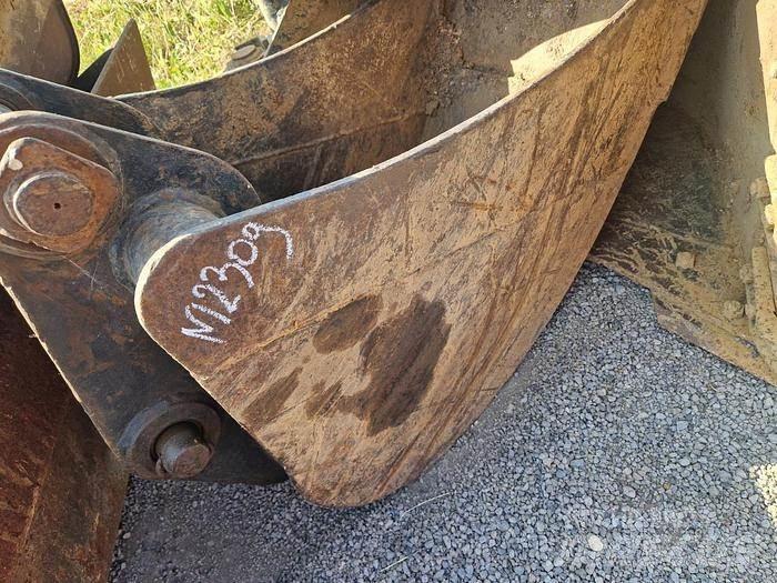 Terex TLB840PS Kauhat