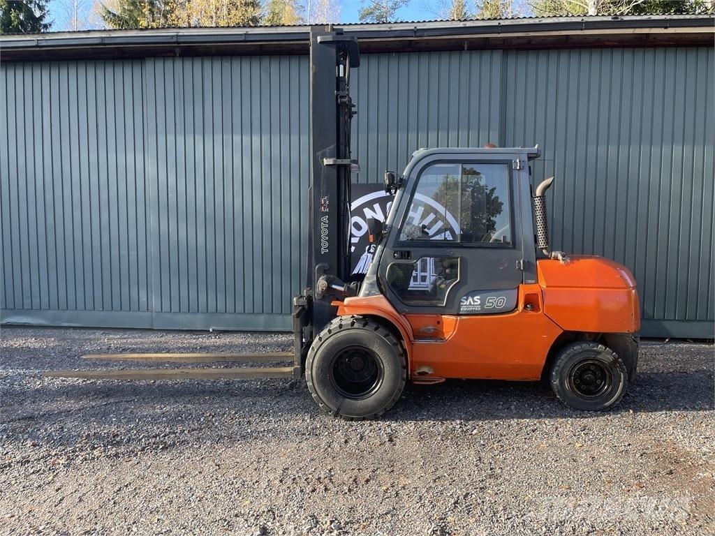 Toyota 42-7 FD A 50 Dieseltrukit