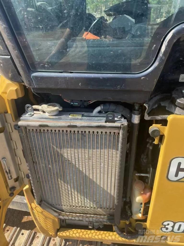 CAT 302 Minikaivukoneet < 7t