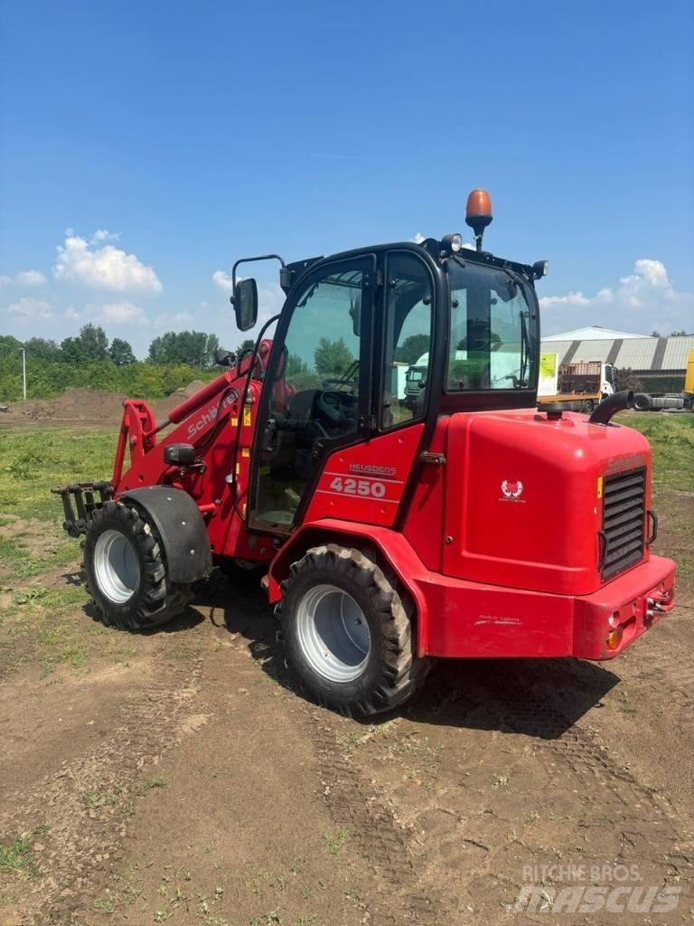 Schäffer 4250 Pienkuormaajat