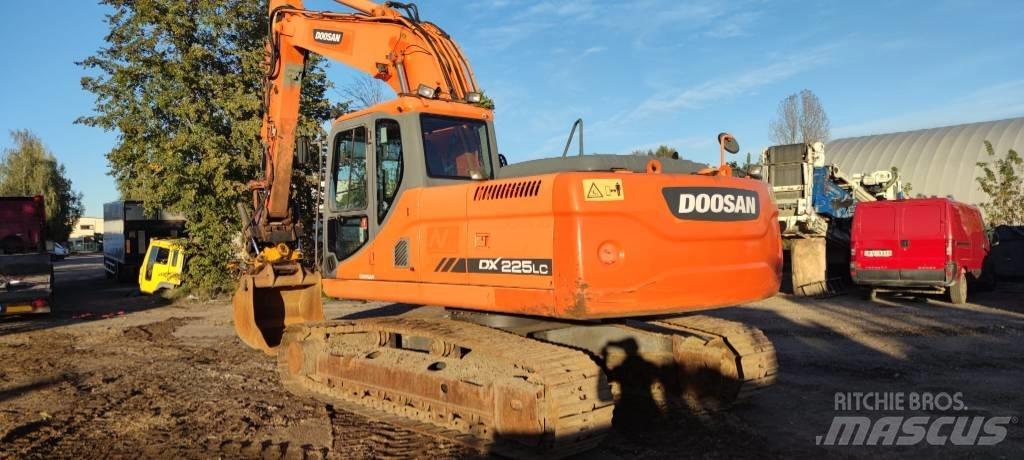 Doosan 225 LC Telakaivukoneet