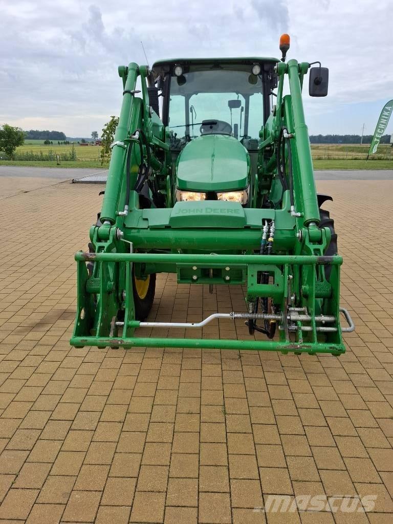 John Deere 5100M Traktorit