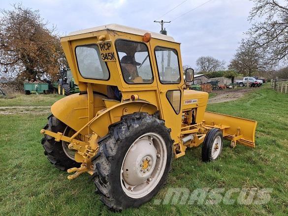 Ford 2000 TRACTOR Muut koneet
