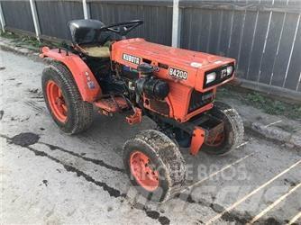 Kubota B4200 Kaivurikuormaajat