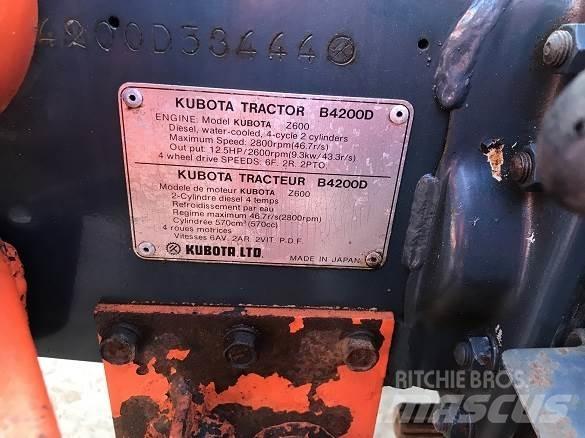 Kubota B4200 Kaivurikuormaajat