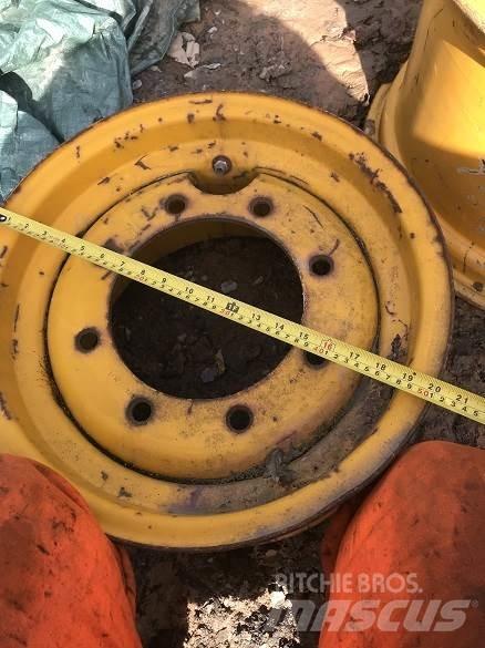  MASSEY FRONT WHEEL Renkaat ja vanteet
