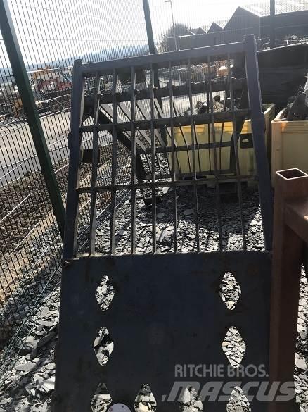  SAFTEY ROLL CAGE Muut koneet