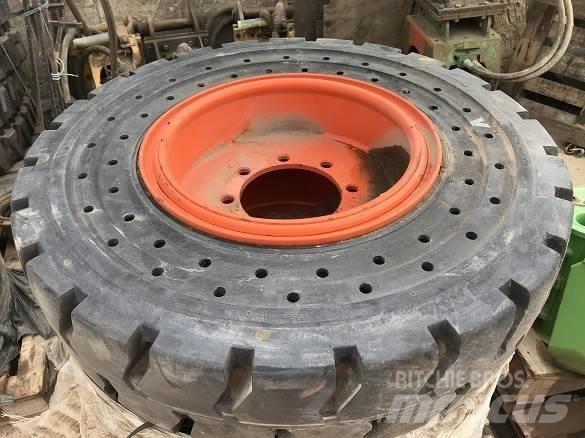  SOLID WHEELS Renkaat ja vanteet