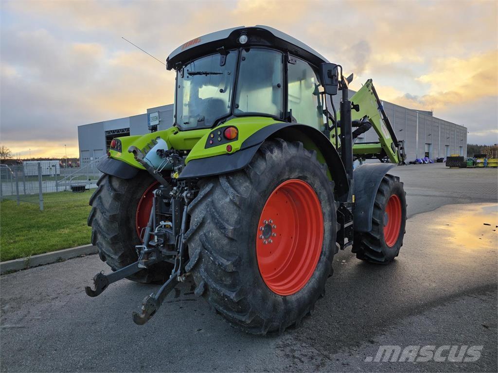 CLAAS Arion 440 Traktorit