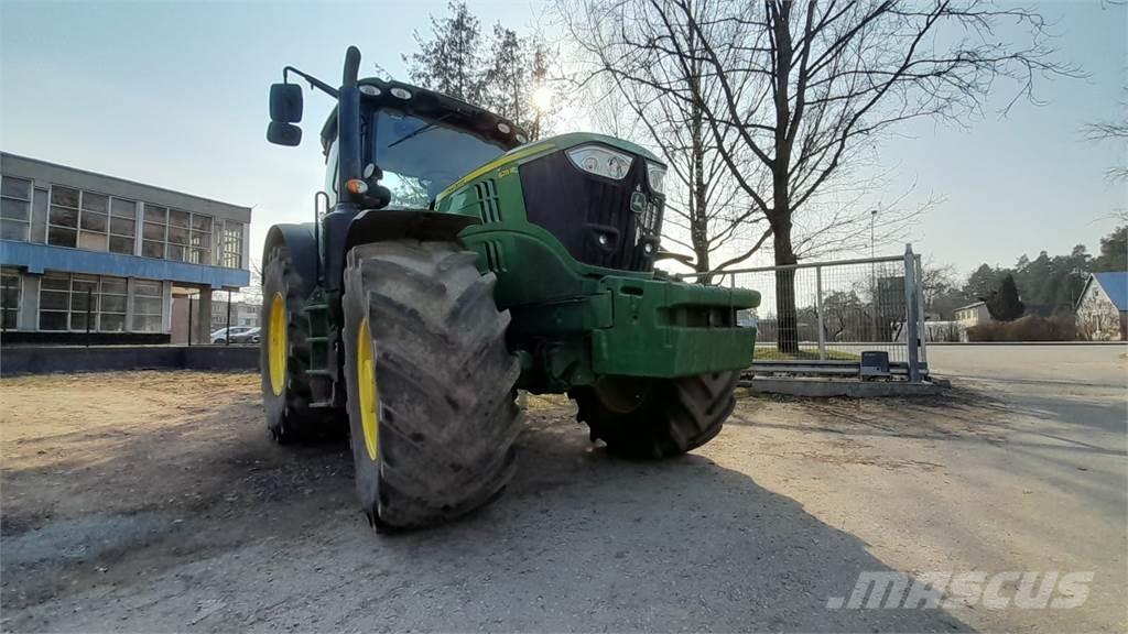John Deere 6215R Traktorit
