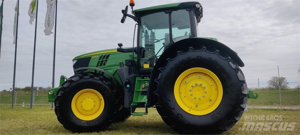 John Deere 6215R Traktorit
