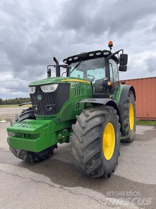 John Deere 6215R Traktorit
