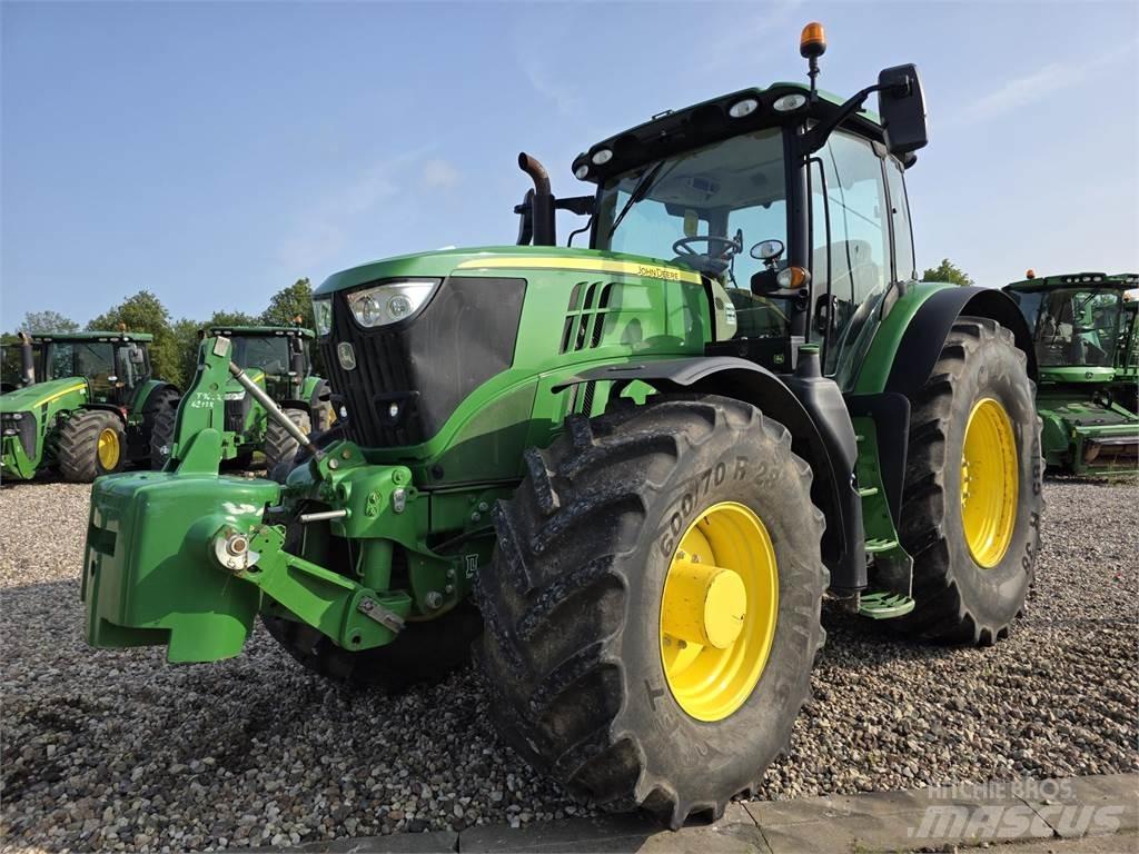 John Deere 6215R Traktorit