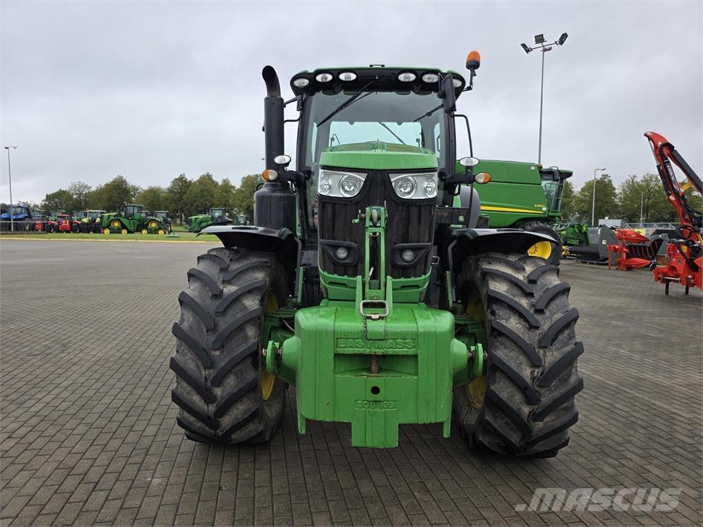 John Deere 6215R Traktorit