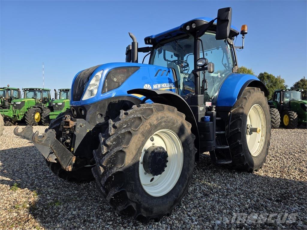 New Holland T7.215S Traktorit