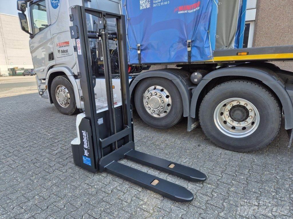 Bobcat LSM12N Käyden ajettavat pinoamistrukit