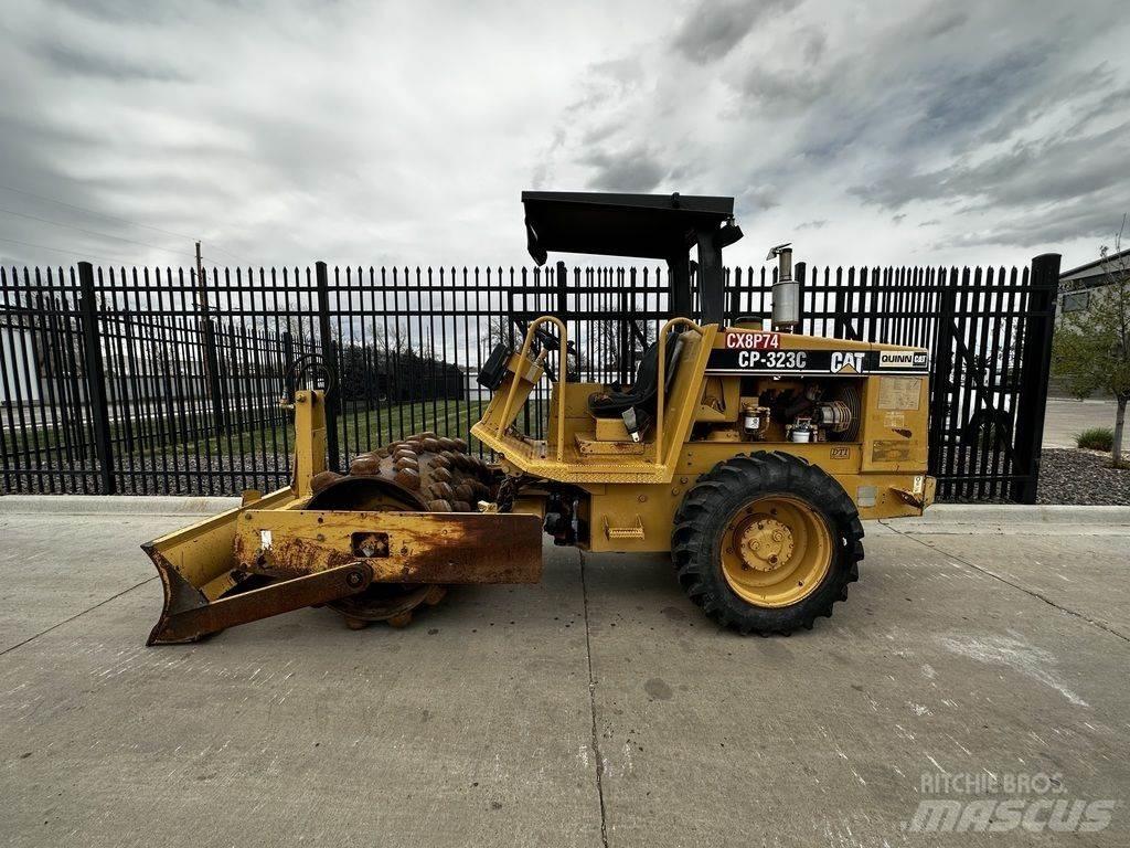 CAT CP-323C Traktorit