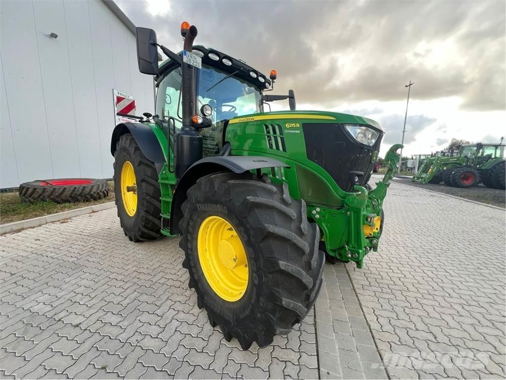 John Deere 6215 R Traktorit