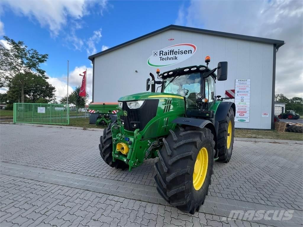 John Deere 6215 R Traktorit